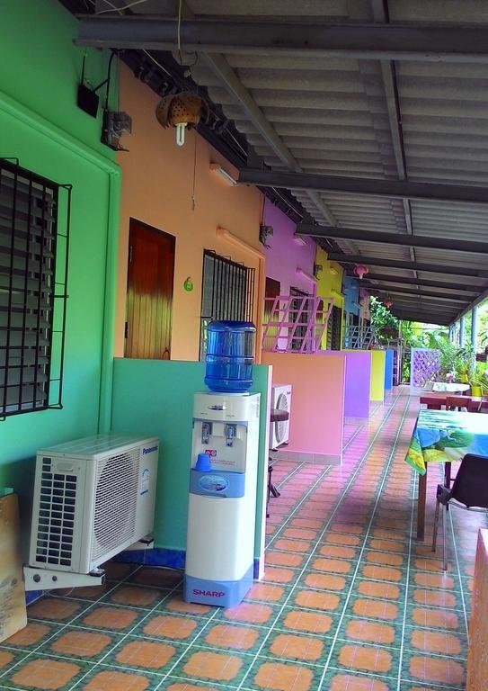 Baan Benjathip Hostel Amphawa Bilik gambar