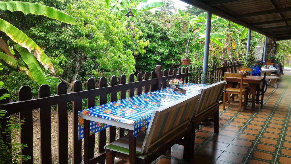 Baan Benjathip Hostel Amphawa Luaran gambar