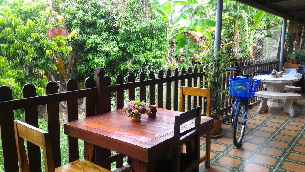 Baan Benjathip Hostel Amphawa Luaran gambar